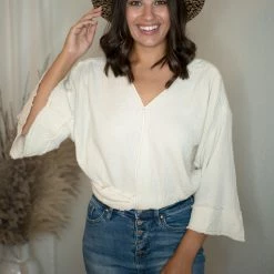 Entro Natural V Neck Cropped Top