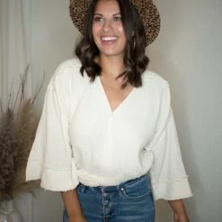 Entro Natural V Neck Cropped Top