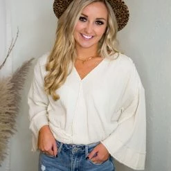 Entro Natural V Neck Cropped Top