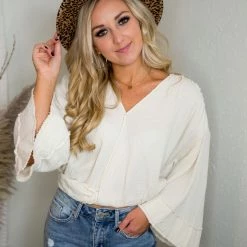 Entro Natural V Neck Cropped Top